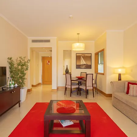 The Residences 公寓 *